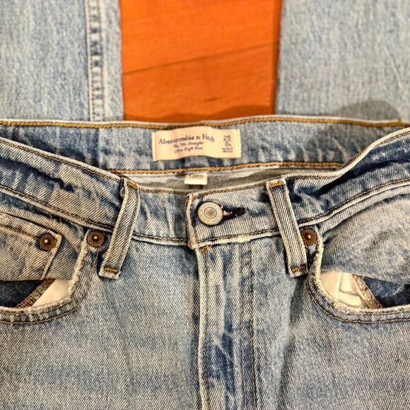 Abercrombie & Fitch 90's Straight Leg High Rise Jeans 25" - Picture 4 of 7